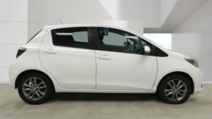 2015 Toyota Yaris 1.33 Dual Vvt-I Icon Plus Euro 5 5dr in White — image 5