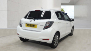 2015 Toyota Yaris 1.33 Dual Vvt-I Icon Plus Euro 5 5dr in White — image 6