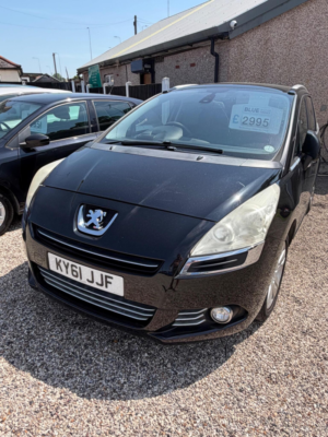 2011 Peugeot 5008 2.0 Hdi Exclusive Euro 5 5dr in Black — image 3