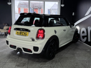 2018 MINI Hatch 2.0 John Cooper Works Euro 6 (s/s) 3dr in White — image 3