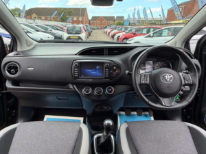 2019 Toyota Yaris 1.5 Vvt-I Y20 Euro 6 5dr in Black — image 2