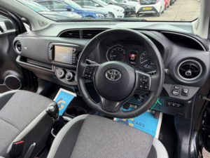 2019 Toyota Yaris 1.5 Vvt-I Y20 Euro 6 5dr in Black — image 3