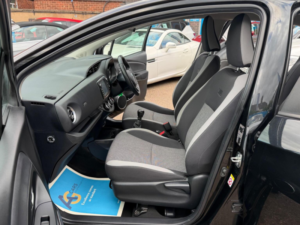 2019 Toyota Yaris 1.5 Vvt-I Y20 Euro 6 5dr in Black — image 4