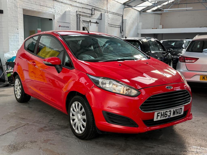 2014 Ford Fiesta 1.25 Style Euro 5 3dr in Red — image 1