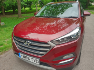 2016 Hyundai Tucson 1.7 Tucson Se Nav 1.7 D 116ps Bd +fss in Red — image 2