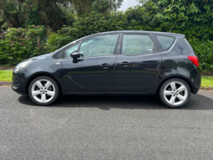 2016 Vauxhall Meriva 1.4i Exclusiv Euro 6 5dr in Black — image 2