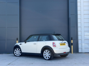 2006 MINI Hatch 1.6 Cooper Euro 4 3dr in White — image 4