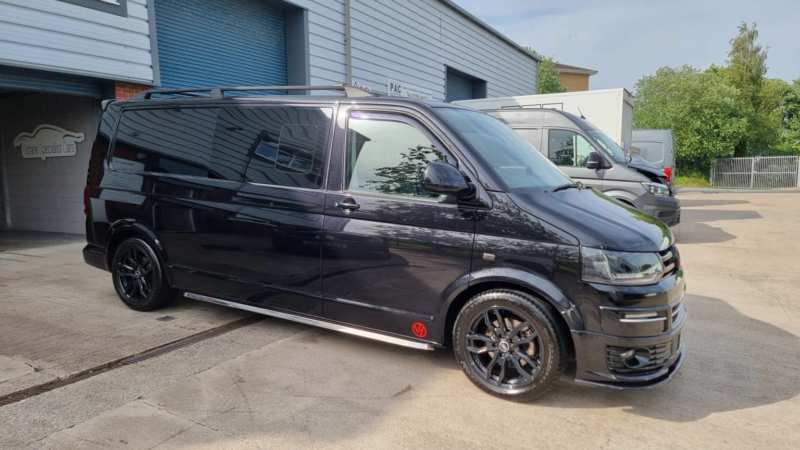 2014 Volkswagen Transporter 2.0 Tdi T32 Highline in Black — image 1