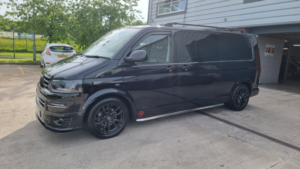 2014 Volkswagen Transporter 2.0 Tdi T32 Highline in Black — image 3