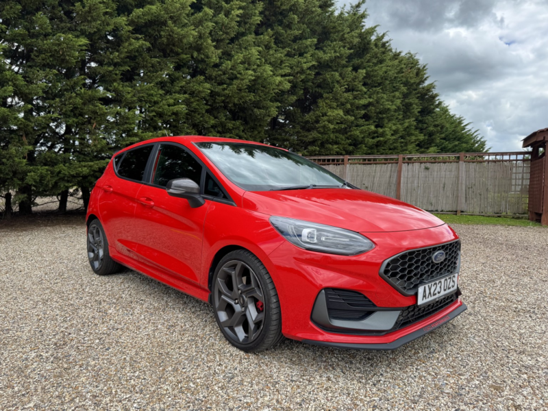 2023 Ford Fiesta 1.5 Fiesta St-3 5 Door 1.5l Ecoboost 200ps Fwd 6-Speed Manual in Red — image 1