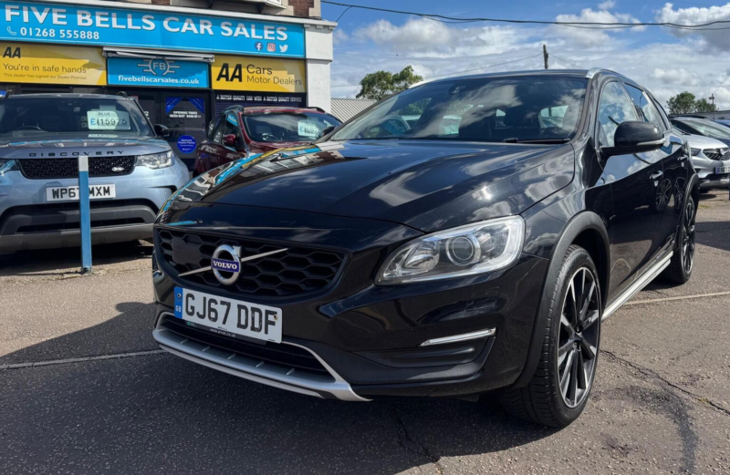 2017 Volvo V60 Cross Country 2.0 D4 Lux Nav Euro 6 (s/s) 5dr in Black — image 1