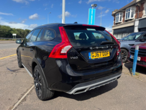 2017 Volvo V60 Cross Country 2.0 D4 Lux Nav Euro 6 (s/s) 5dr in Black — image 3