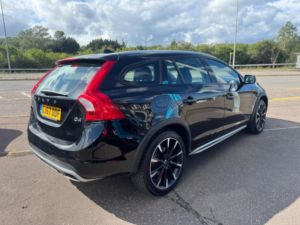 2017 Volvo V60 Cross Country 2.0 D4 Lux Nav Euro 6 (s/s) 5dr in Black — image 5