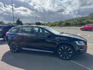 2017 Volvo V60 Cross Country 2.0 D4 Lux Nav Euro 6 (s/s) 5dr in Black — image 6