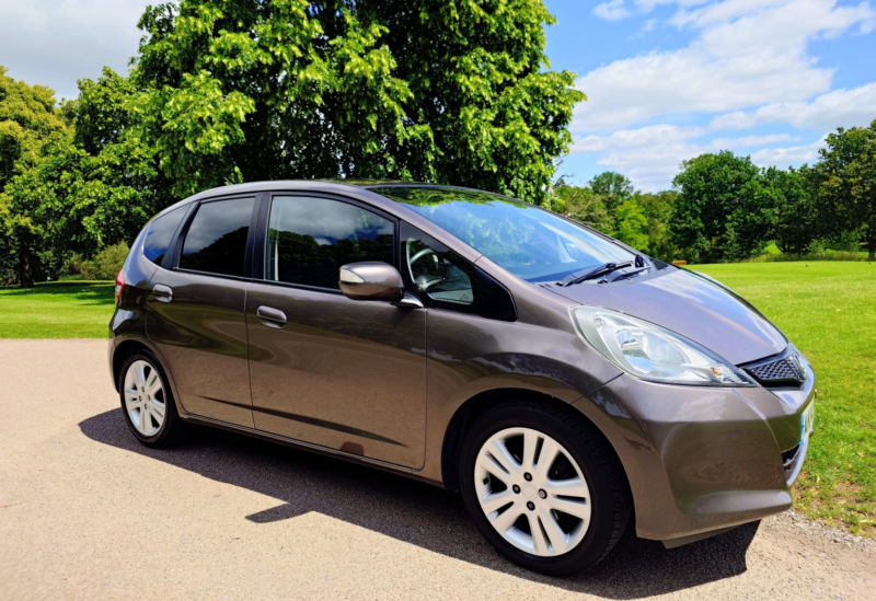 2014 Honda Jazz 1.4 I-Vtec Es Plus in Brown — image 1