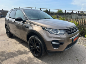 2017 Land Rover Discovery Sport 2.0 Td4 Hse Black in Beige — image 3