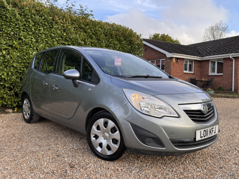 2011 Vauxhall Meriva 1.7 Cdti Exclusiv in Silver — image 1