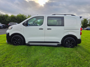 2017 Peugeot Expert 1.6 Bluehdi 1000 Professional Compact Panel Van 6dr Diesel Manual Swb Euro 6 (95 Ps) in White — image 4