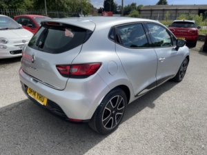 2014 Renault Clio 1.2 Dynamique Medianav 1.2 16v 75 in Silver — image 2