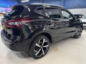 2020 Nissan Qashqai 1.3 Dig-T Tekna Euro 6 (s/s) 5dr in Black — image 4