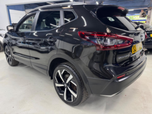 2020 Nissan Qashqai 1.3 Dig-T Tekna Euro 6 (s/s) 5dr in Black — image 5