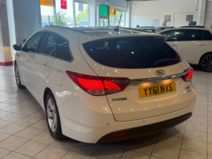 2011 Hyundai I40 1.7 Crdi Blue Drive Style in White — image 6