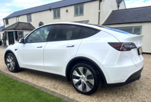 2022 Tesla Model Y (dual Motor) Long Range Auto 4wde 5dr in White — image 4