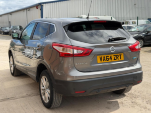 2015 Nissan Qashqai 1.5 Dci Acenta+ 2WD Euro 5 (s/s) 5dr in Grey — image 4