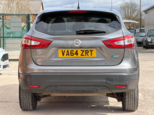 2015 Nissan Qashqai 1.5 Dci Acenta+ 2WD Euro 5 (s/s) 5dr in Grey — image 5