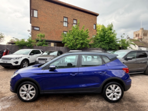 2019 SEAT Arona Tdi Se Technology in Blue — image 2