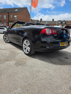 2010 Volkswagen Eos 2.0 Tdi Cr Individual Cabriolet DSG Euro 5 2dr in Black — image 4