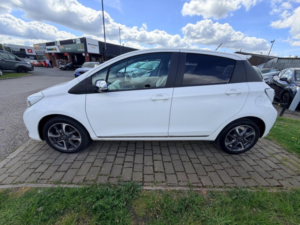 2013 Toyota Yaris 1.33 Dual Vvt-I Trend Euro 5 5dr in White — image 5