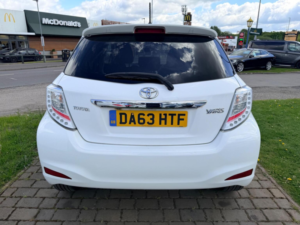 2013 Toyota Yaris 1.33 Dual Vvt-I Trend Euro 5 5dr in White — image 6