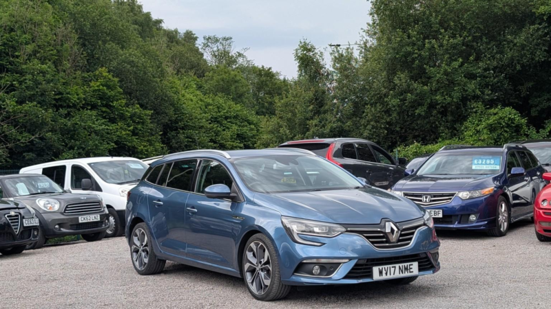 2017 Renault Megane 1.5 Signature Nav Dci 110 Auto in Blue — image 1