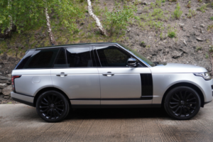 2017 Land Rover Range Rover 4.4 Sd V8 Vogue Se in Silver — image 3