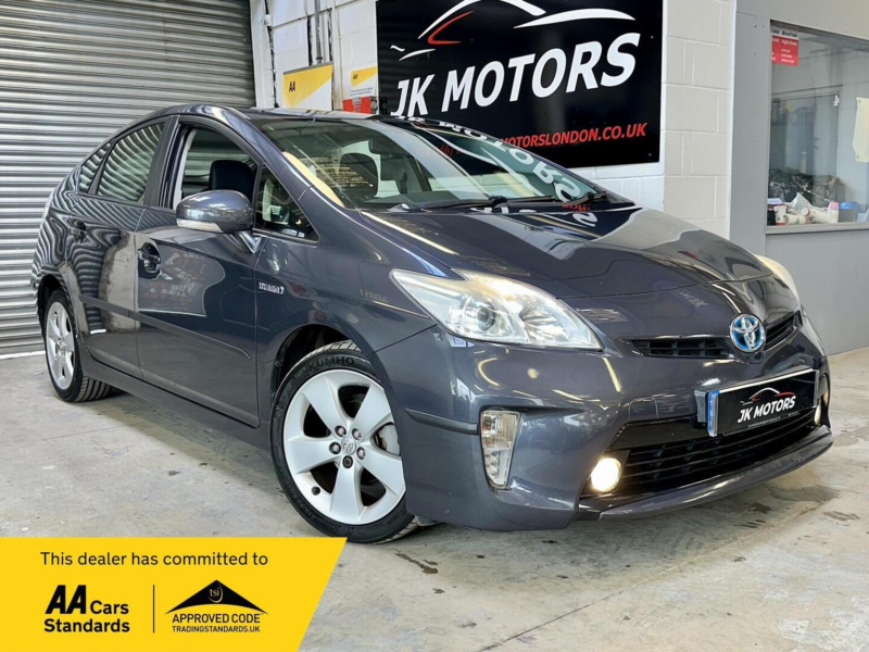 2012 Toyota Prius 1.8 Vvt-H T4 CVT Euro 5 (s/s) 5dr in Grey — image 1