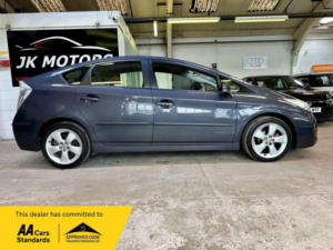 2012 Toyota Prius 1.8 Vvt-H T4 CVT Euro 5 (s/s) 5dr in Grey — image 6