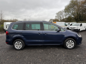 2016 Volkswagen Sharan 2.0 Tdi Bluemotion Tech Se Nav in Blue — image 4
