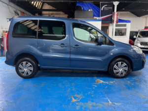 2017 Citroen Berlingo 1.6 Bluehdi Feel in Blue — image 5