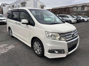 2011 Honda Stepwagon 2.0 Spada Z 5dr 8 Seats in White — image 1