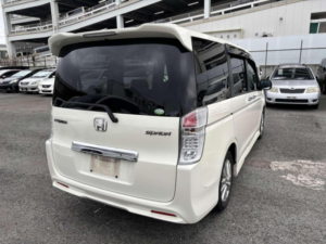 2011 Honda Stepwagon 2.0 Spada Z 5dr 8 Seats in White — image 2