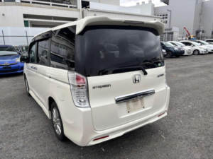 2011 Honda Stepwagon 2.0 Spada Z 5dr 8 Seats in White — image 3