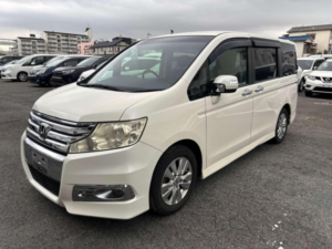 2011 Honda Stepwagon 2.0 Spada Z 5dr 8 Seats in White — image 4