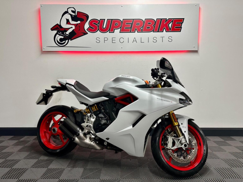 2017 Ducati Supersport S 937 Euro 4 in White — image 1
