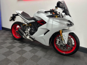 2017 Ducati Supersport S 937 Euro 4 in White — image 3
