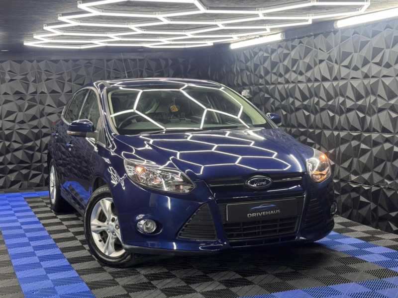 2013 Ford Focus 1.6 Zetec Powershift Euro 5 5dr in Blue — image 1