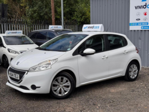 2014 Peugeot 208 1.2 Vti Access+ Euro 5 5dr in White — image 2