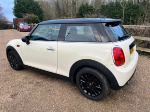 2017 MINI Hatch 1.5 Cooper Euro 6 (s/s) 3dr in White — image 5