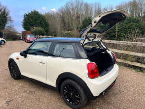 2017 MINI Hatch 1.5 Cooper Euro 6 (s/s) 3dr in White — image 6