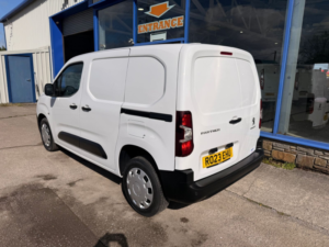 2023 Peugeot Partner 1.5 Bluehdi 1000 Professional Premium + Standard Panel Van 5dr Diesel Manual Swb Euro 6 100 Bhp in White — image 4